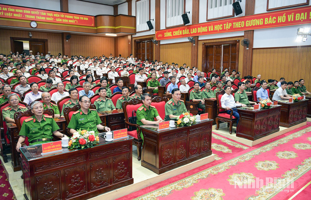 Các đại biểu dự buổi gặp mặt.