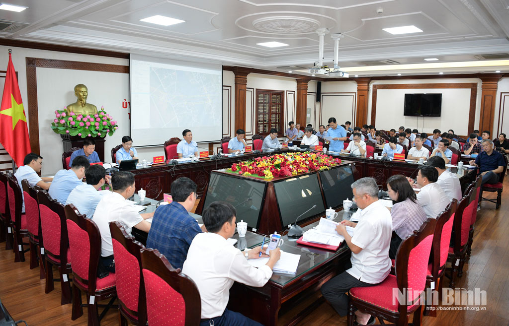 Quang cảnh buổi làm việc.