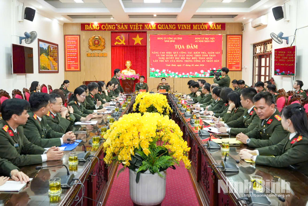 Đảng ủy Công an tỉnh phối hợp tổ chức Tọa đàm “Nâng cao hiệu quả công tác kiểm tra, giám sát và thi hành kỷ luật đảng theo tinh thần Nghị quyết Đại hội đại biểu toàn quốc lần thứ XIV của Đảng trong Công an nhân dân”. Ảnh: CTV