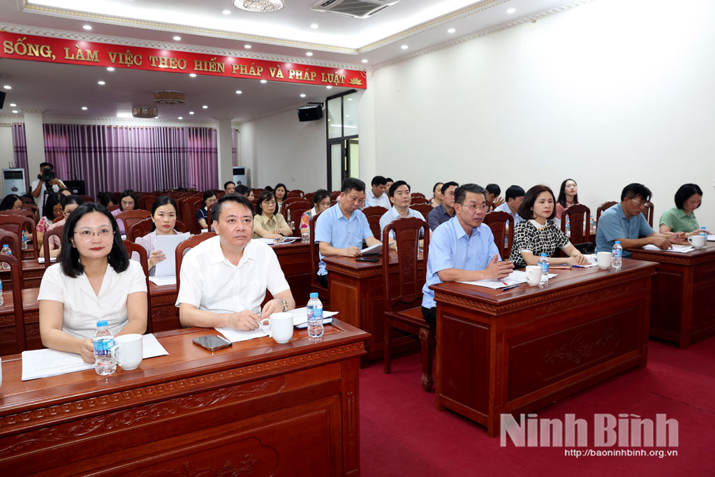 Các đại biểu dự hội nghị.