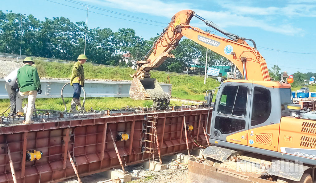 Công trường xây dựng cầu Châu Giang.