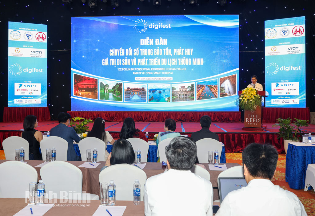 Quang cảnh Diễn đàn.