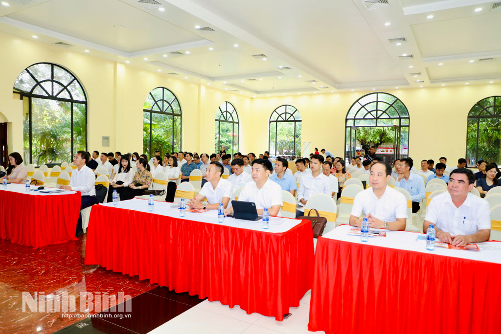 Các đại biểu dự hội nghị.