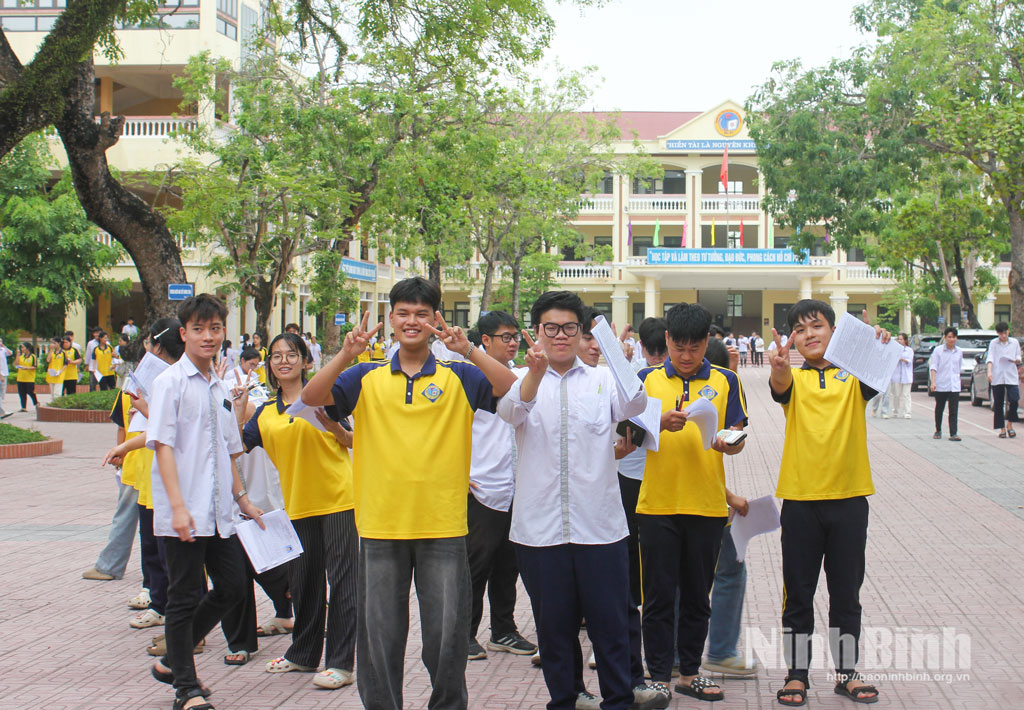 Thí sinh dự thi tại điểm thi Trường THPT Tống Văn Trân (xã Ý Yên) hoàn thành các bài thi tự chọn Kỳ thi tốt nghiệp THPT năm 2026.
