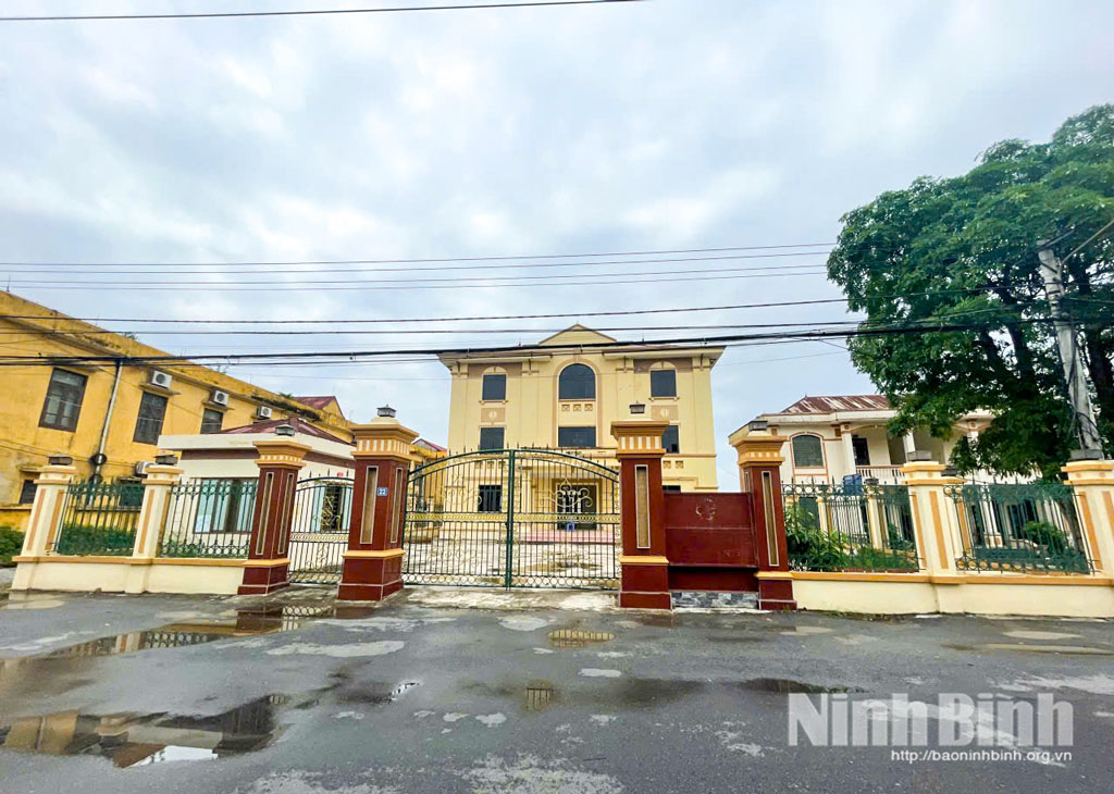 Trụ sở Viện Kiểm sát nhân dân huyện Nghĩa Hưng (cũ) được bàn giao cho Trường THPT A Nghĩa Hưng.