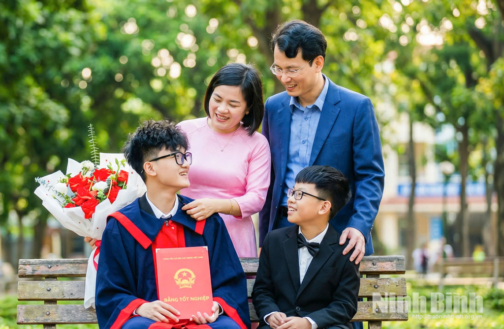 Gia đình chị Trần Thị Duyên (phường Nam Định) là một trong những gia đình văn hóa tiêu biểu, luôn gương mẫu trong thực hiện các phong trào thi đua ở địa phương. Ảnh: Viết Dư