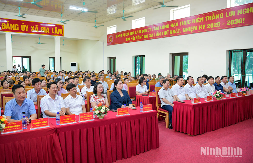 Các đại biểu dự lễ phát động.