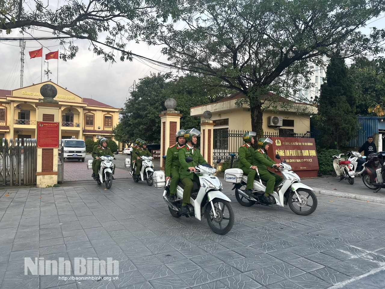 Công an phường Nam Định tổ chức ra quân tuần tra, đảm bảo kịp thời xử lý các tình huống phát sinh.