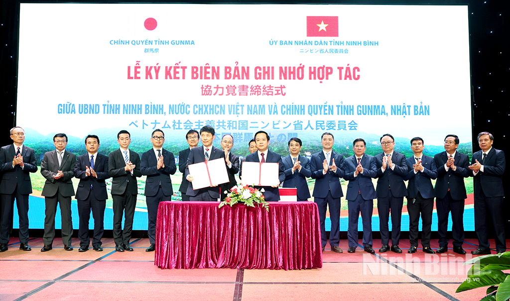 The Ninh Binh provincial People's Committee and the Gunma administration signed a Memorandum of Understanding (MoU) on cooperation.