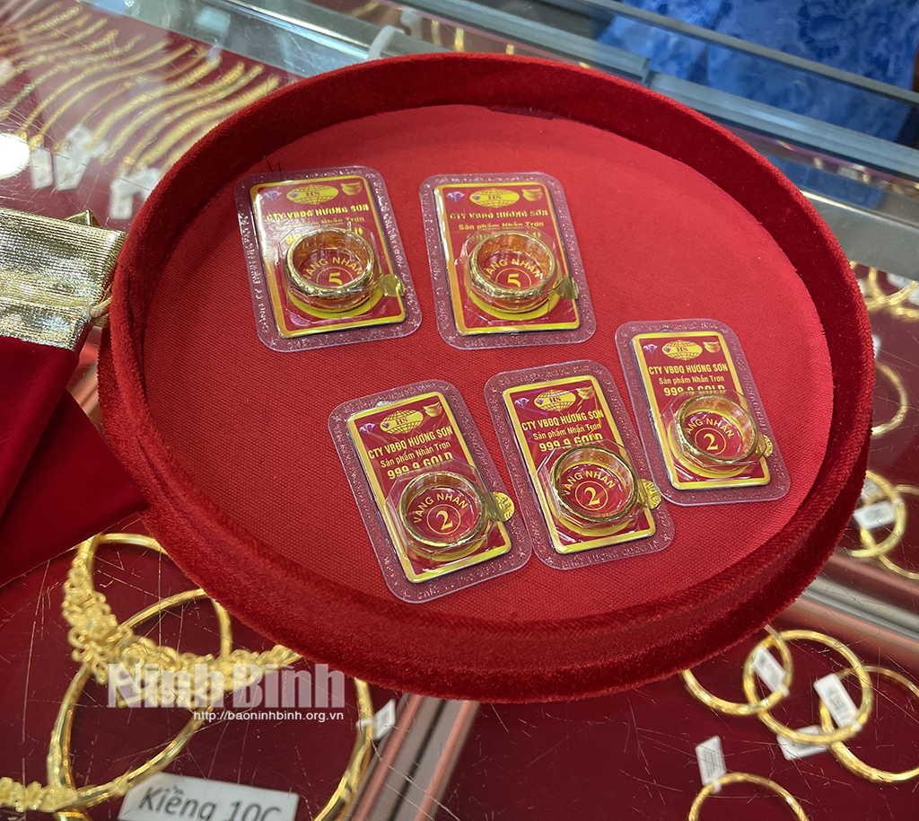 Giá vàng trong nước giảm vào sáng ngày 5/11.