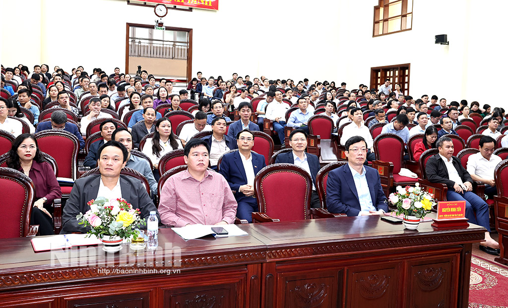 Các đại biểu dự hội nghị.