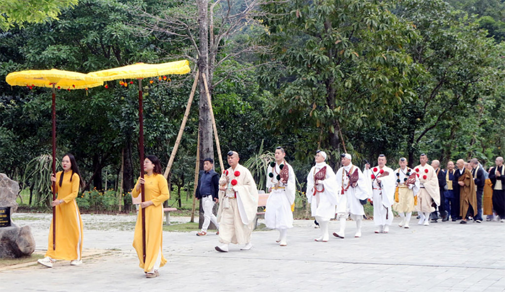 The Vietnam Japan Buddhist cultural exchange festival is held at the Tam Chuc National Tourist Complex in Ninh Binh province from November 15 to 16. (Photo: VNA)