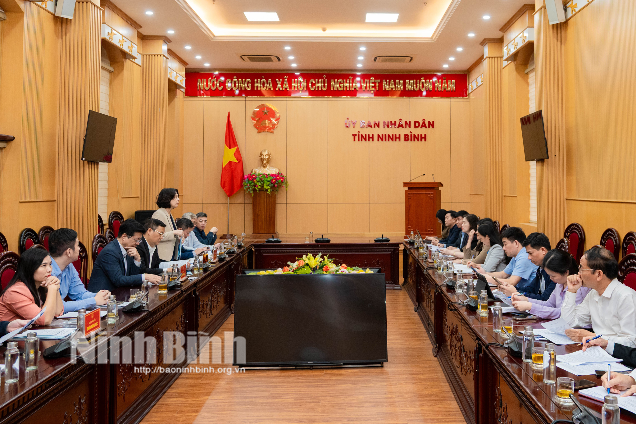 Quang cảnh buổi làm việc.