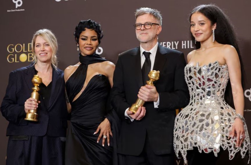 Tác phẩm “One Battle After Another” chiến thắng tại 4 hạng mục (trong tổng số 9 đề cử) gồm: “Phim hài/ca nhạc xuất sắc nhất”; “Đạo diễn xuất sắc nhất” dành cho nhà làm phim Paul Thomas Anderson; “Kịch bản xuất sắc nhất” cũng dành cho Paul Thomas Anderson và “Nữ diễn viên phụ xuất sắc nhất” dành cho Teyana Taylor. Ảnh: REUTERS/TTXVN