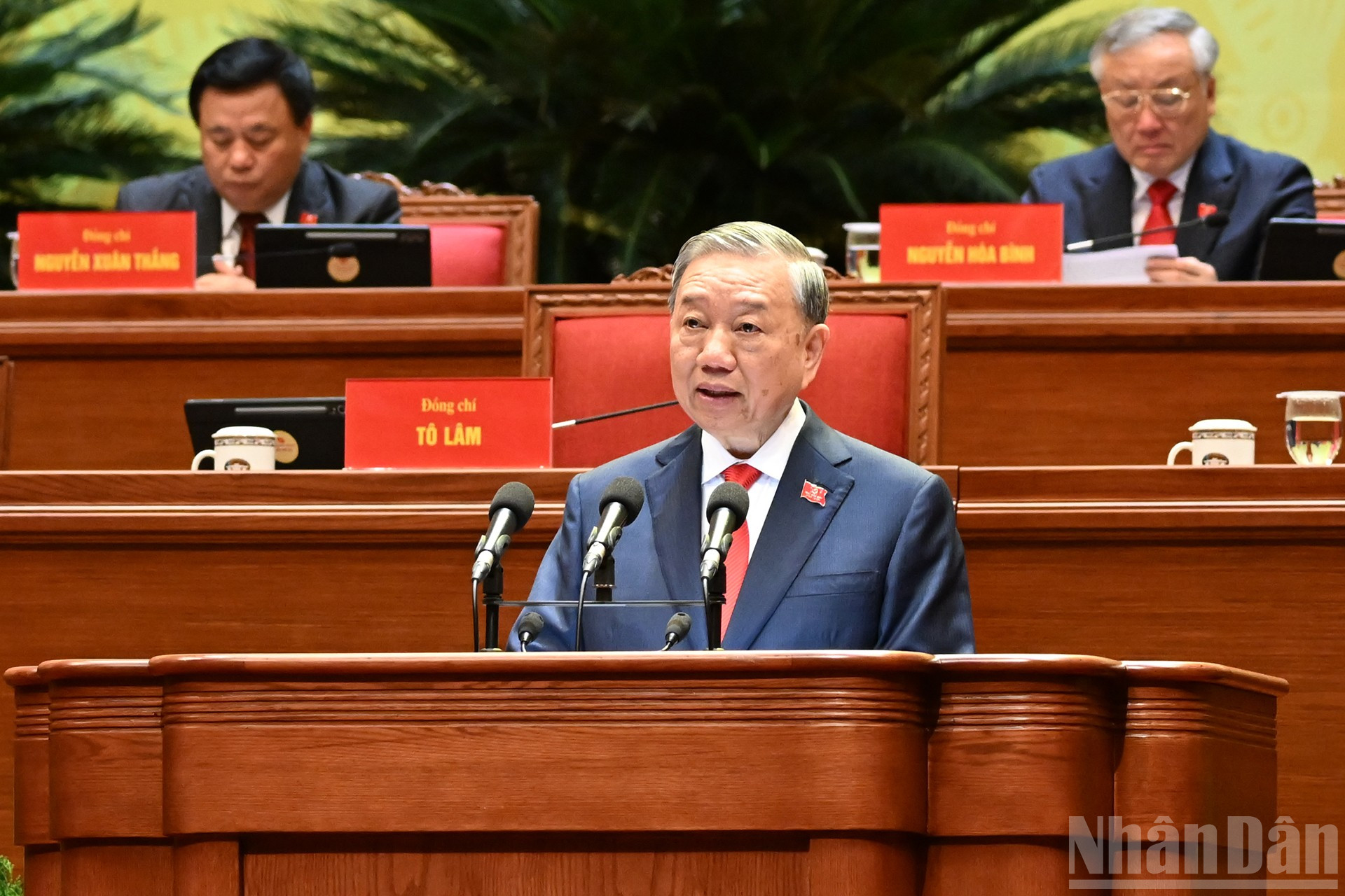 Party General Secretary To Lam presents the 13th Party Central Committee's report on the documents submitted to the 14th National Congress (Photo: VNA)