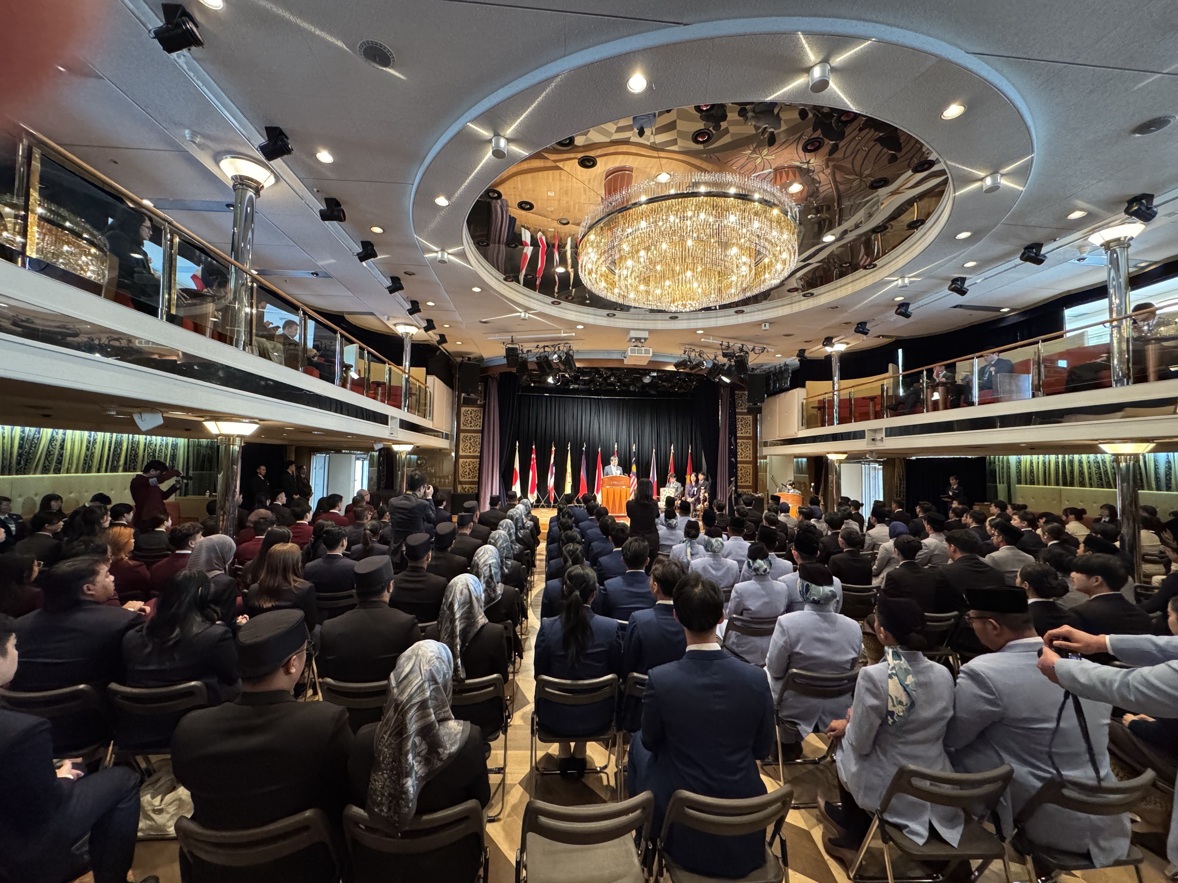 Quang cảnh lễ khởi hành SSEAYP lần thứ 49 trên tàu "Nippon Maru". Ảnh: Phạm Tuân/pv TTXVN tại Nhật Bản
