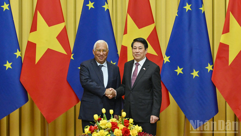 Chủ tịch nước Lương Cường hội đàm với Chủ tịch Hội đồng châu Âu Antonio Costa. (Ảnh: THỦY NGUYÊN)