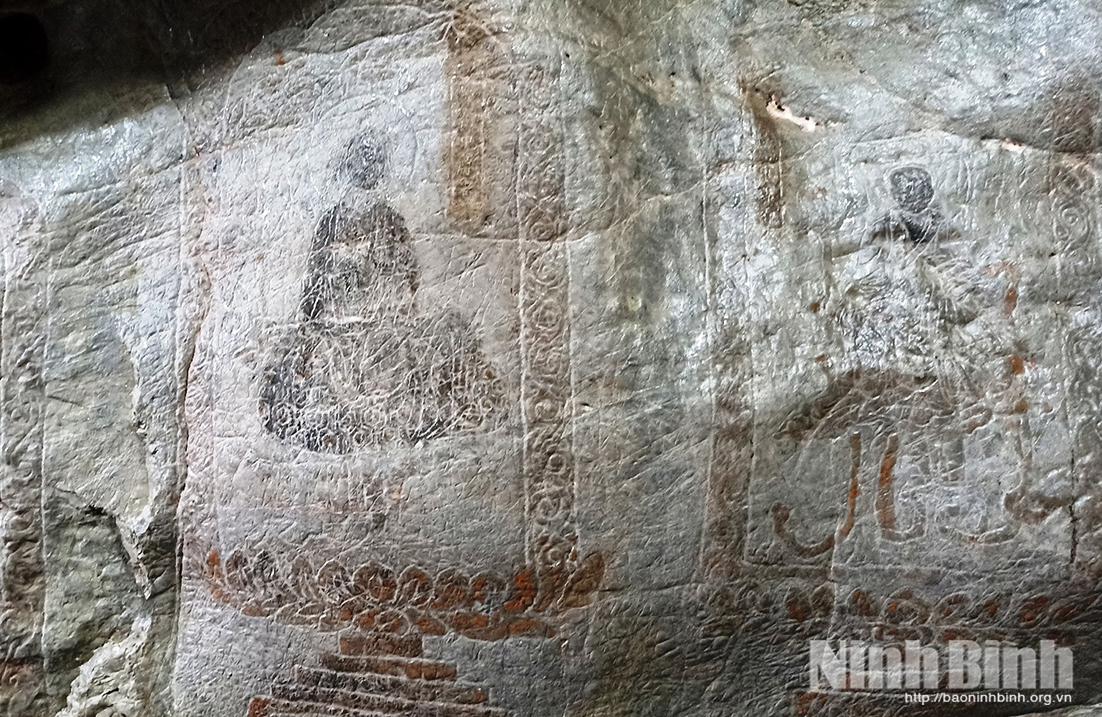 A part of a set of 18 rock carvings depicting Arhats in Lien Hoa Cave, Phong Phu Pagoda, dating back to the Tran Dynasty, currently preserved in Lien Hoa Cave, Phong Phu Pagoda, Tay Hoa Lu ward.