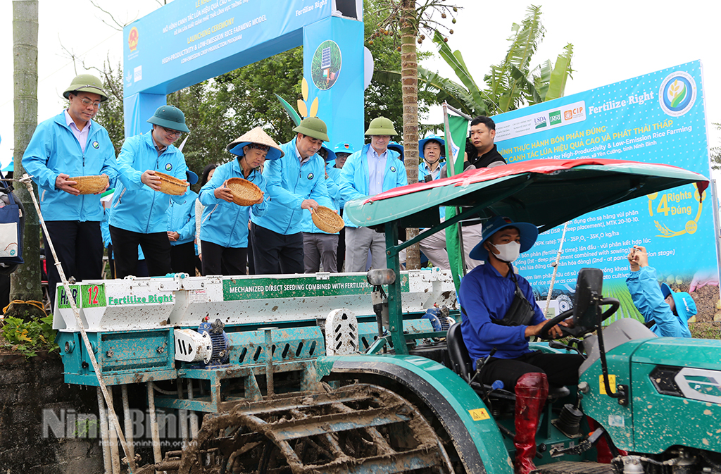 The launch of the rice farming models featured a demonstration of mechanised row seeding and fertiliser placement.