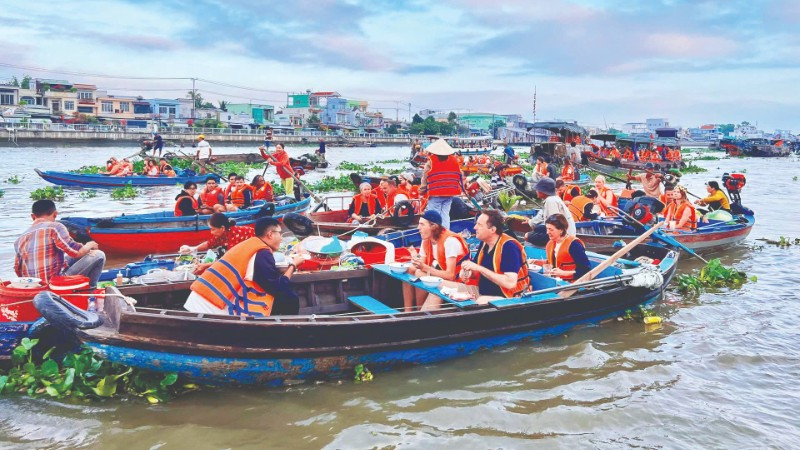Trải nghiệm ẩm thực chợ nổi Cái Răng (Cần Thơ) hấp dẫn du khách trong nước và quốc tế.