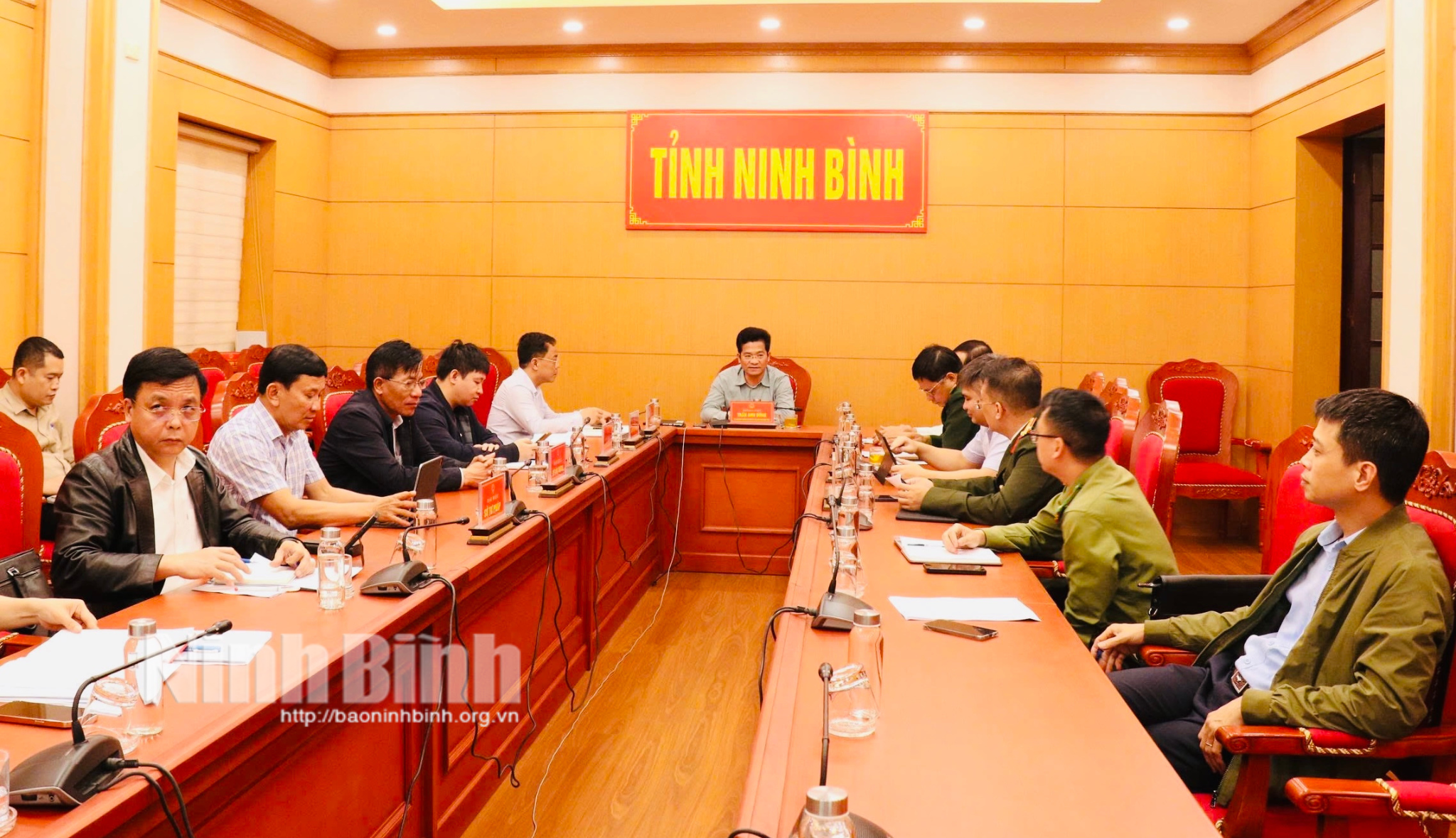 Các đại biểu dự hội nghị tại điểm cầu Ninh Bình.