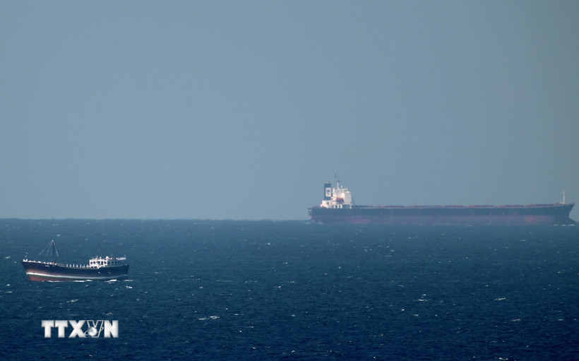 Tàu chở dầu hướng về eo biển Hormuz. (Nguồn: AFP/TTXVN)
