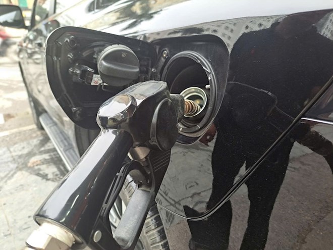 Giá xăng dầu tiếp tục tăng mạnh. Ảnh: Hà Vy/Báo Lao động