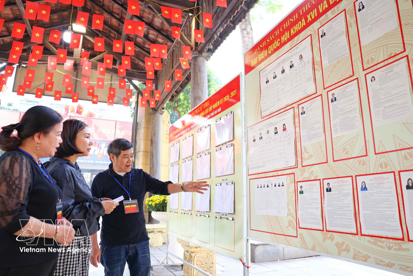 Preparations at polling station No. 05 at Trung Vuong Secondary School (Cua Nam ward, Hanoi) have been basically completed. (Photo: VNA)
