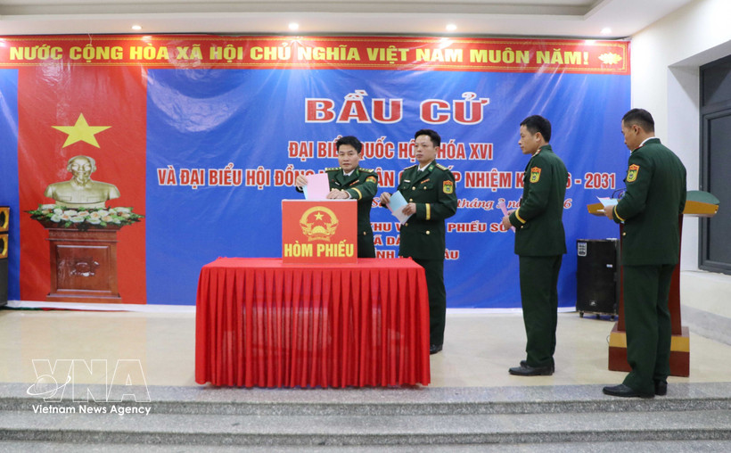 Voters at Dao San Border Guard Station cast their ballots in the election of deputies to the 16th National Assembly and People’s Councils at all levels for the 2026 2031 term. Photo: VNA