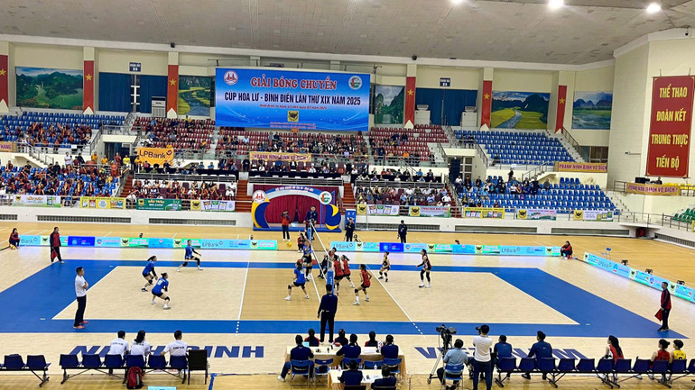 The match between Gleximco Thai Binh and Ninh Binh LPBank at the 19th Volleyball Championship Hoa Lu - Binh Dien Cup 2025.