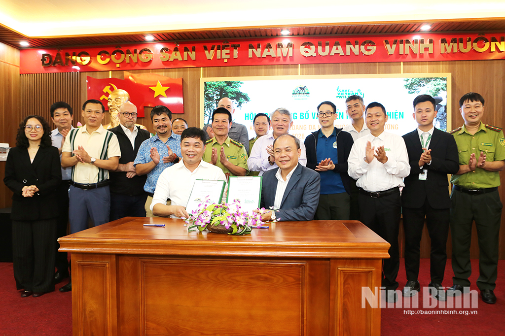 Representatives of Cuc Phuong National Park and Vietnam's center sign cooperative agreement to implement the Cuc Phuong National Park Wildlife Restoration Plan for the 2026-2035 period, with a vision to 2050.