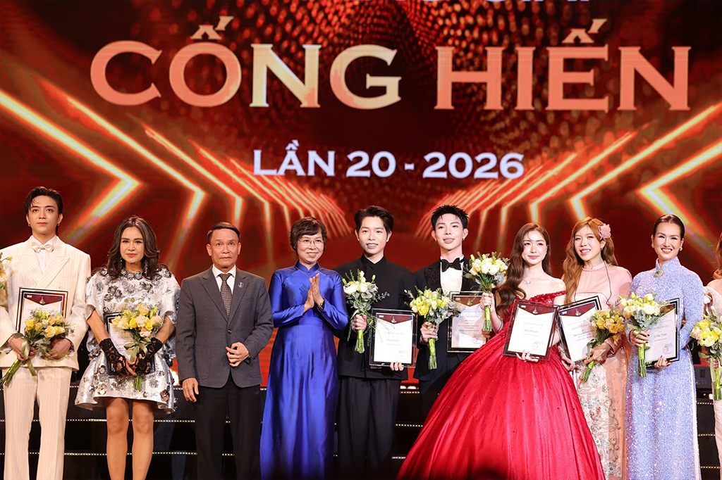 Participants in the 20th Cong hien (Devotion) Awards presentation ceremony in Hanoi on April 15 (Photo: VNA)