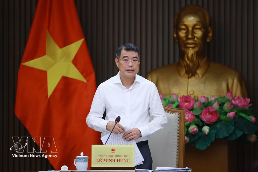 Prime Minister Le Minh Hung speaks at the working session (Photo: VNA)