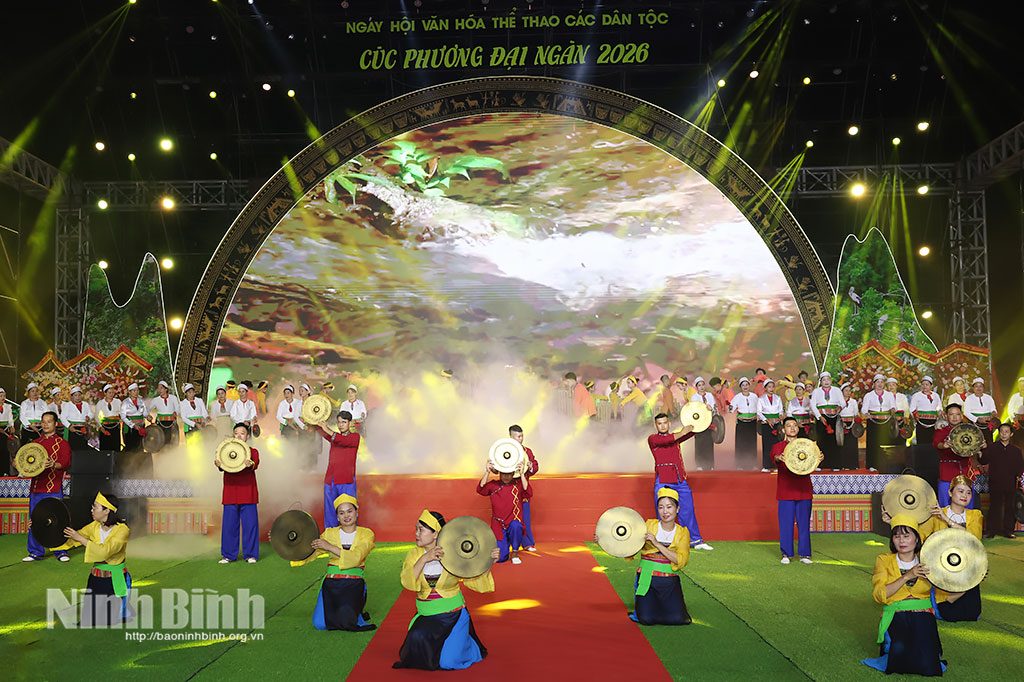 Art performance at the opening ceremony.