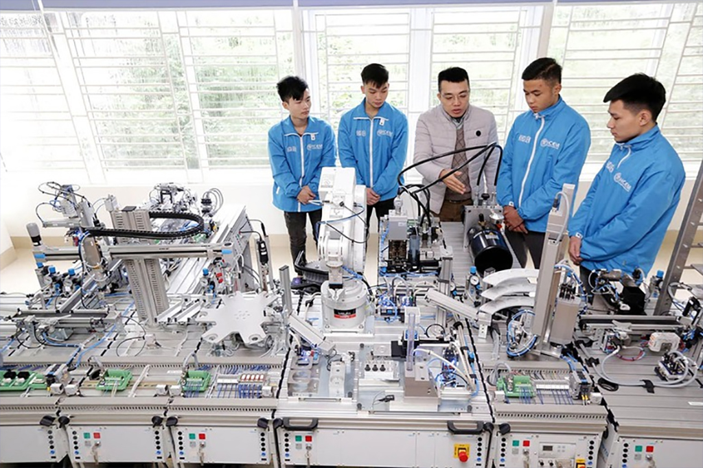 Thiết lập khung yêu cầu thống nhất về điều kiện bảo đảm chất lượng và các chỉ số hoạt động của cơ sở giáo dục nghề nghiệp.