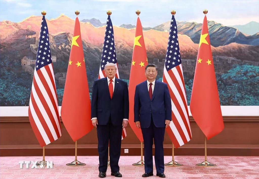 Chủ tịch Trung Quốc Tập Cận Bình (phải) trong cuộc hội đàm với Tổng thống Mỹ Donald Trump (trái, phía trước) đang ở thăm Bắc Kinh, ngày 14/5/2026. (Ảnh: THX/TTXVN)