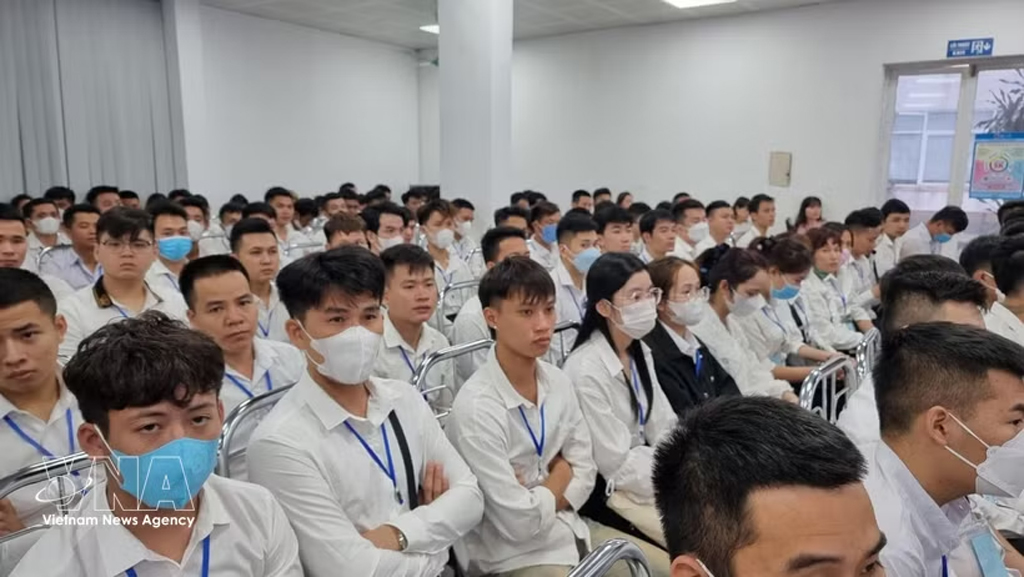 Vietnamese guest workers are bound for Japan, RoK (Photo: VNA)