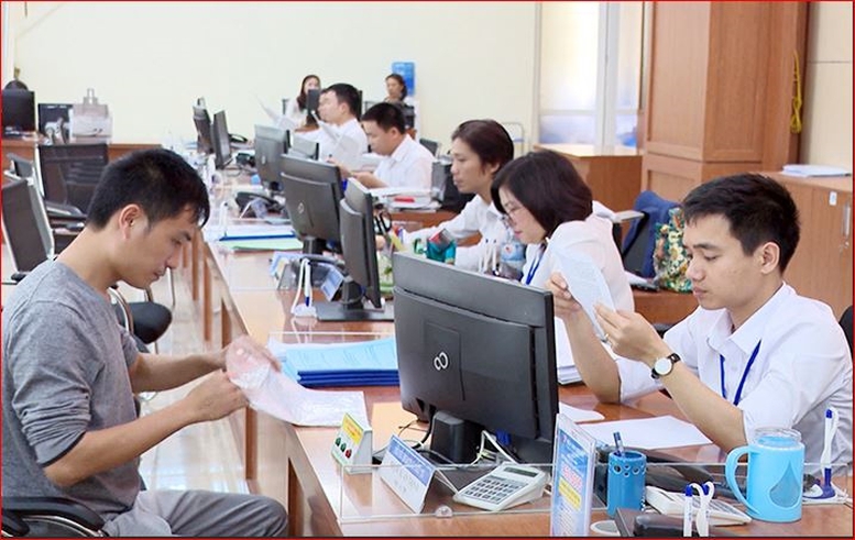 Chính phủ chỉ đạo quyết liệt việc cắt giảm, đơn giản hóa thủ tục hành chính, điều kiện kinh doanh và đẩy mạnh phân cấp trong giải quyết thủ tục hành chính. Ảnh: Báo Chính phủ