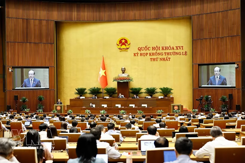 A plenary discussion of the 16th National Assembly's first extraordinary session (Photo: VNA)
