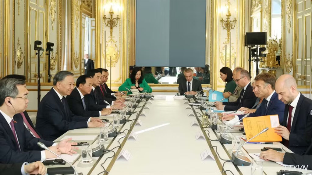 At the talks between General Secretary of the Communist Party of Viet Nam (CPV) Central Committee and President To Lam and French President Emmanuel Macron in Paris on September 10 (local time).(Photo: VNA)
