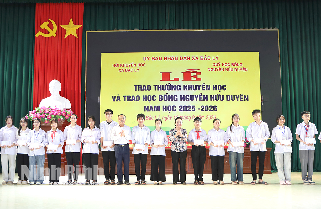 Quỹ học bổng Nguyễn Hữu Duyên trao thưởng khuyến học, khuyến tài năm học 2025-2026