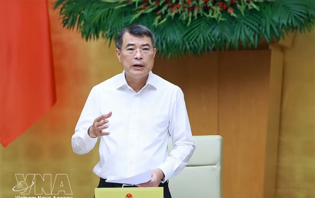 PM Le Minh Hung speaks at the Government meeting on law building on September 16. (Photo:VNA)