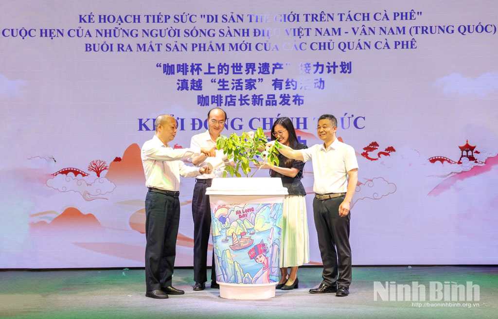 Delegates perform the launch ceremony at the programme.