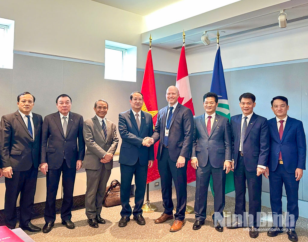The delegation works with Ottawa's authorities.