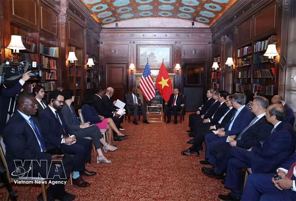 General Secretary of the Communist Party of Viet Nam Central Committee and President To Lam has a meeting in New York on September 21 with a group of US House lawmakers led by Representative Gregory Meeks, Ranking Member of the House Foreign Affairs Committee. (Photo: VNA)