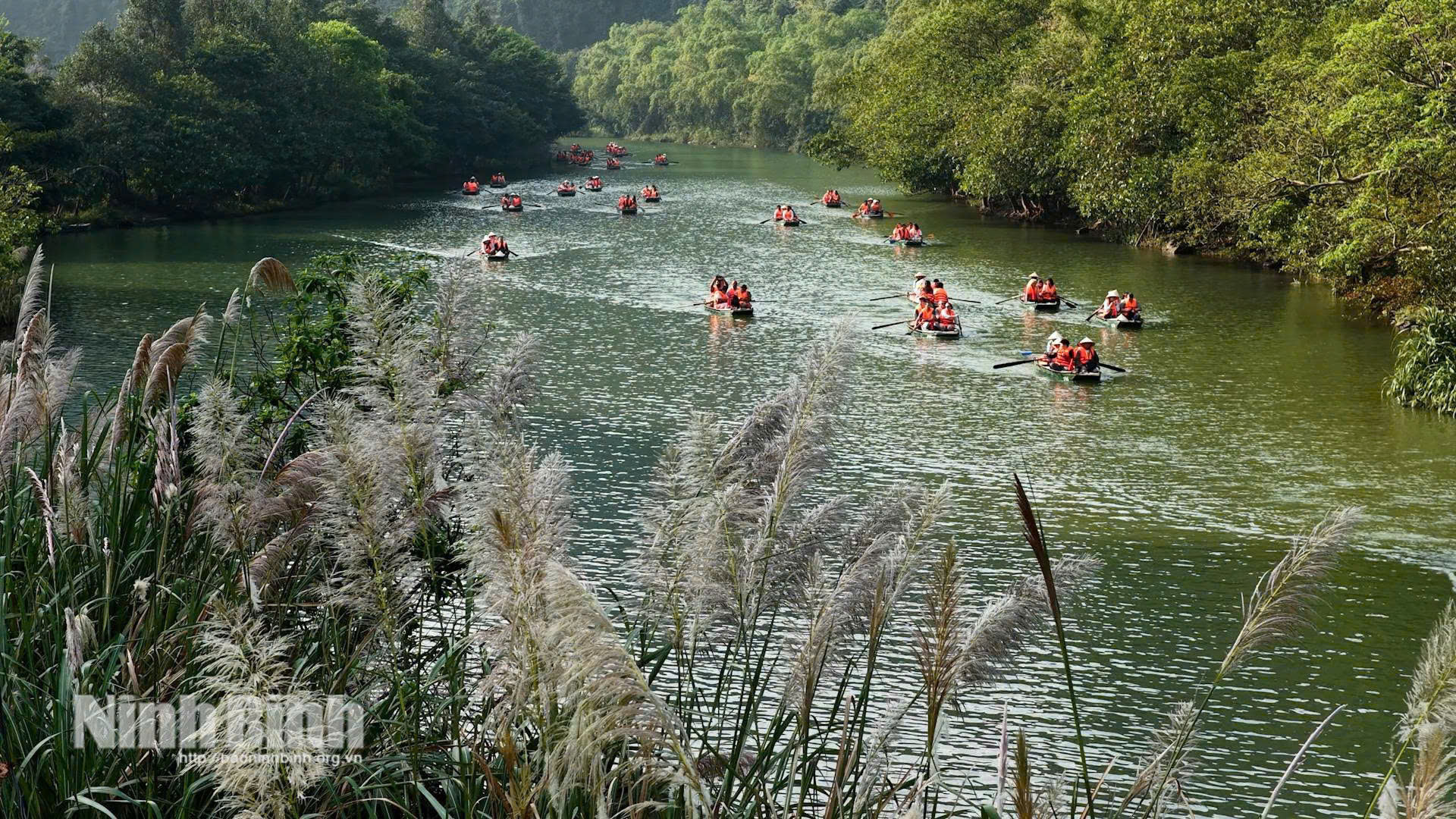 Khu du lịch sinh thái Tràng An - điểm đến thu hút du khách trong dịp Tết Dương lịch. Ảnh: Ngọc Linh