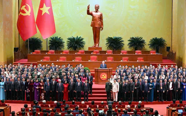 Ban Chấp hành Trung ương Đảng khóa XIV ra mắt Đại hội.