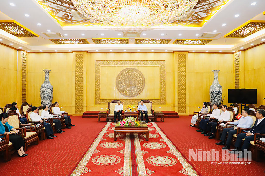 Quang cảnh buổi thăm và làm việc của Đoàn công tác Tỉnh ủy Thái Nguyên với Tỉnh ủy Ninh Bình.