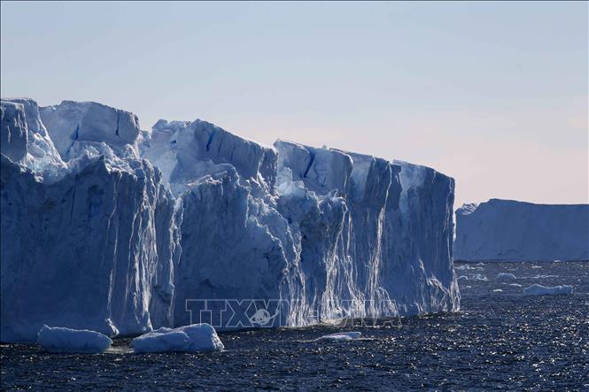 Tảng băng trôi tại Nam Cực. Ảnh tư liệu: THX/TTXVN