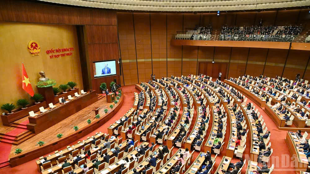 Quang cảnh phiên họp ở Hội trường Diên Hồng, Nhà Quốc hội ngày 6/4. (Ảnh: DUY LINH)